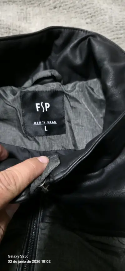 Chaqueta gris y negra marca fashions park - miniatura 2