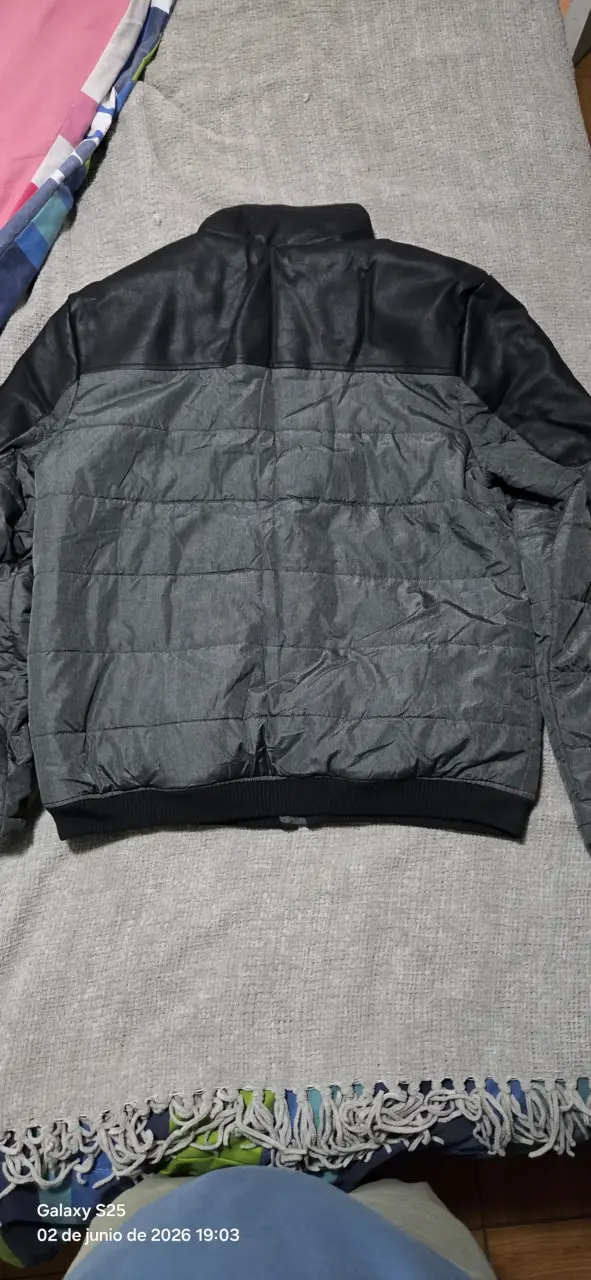 Chaqueta gris y negra marca fashions park - 3