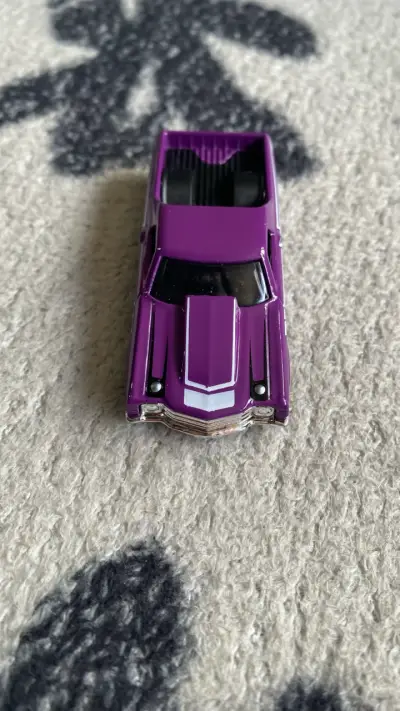 Auto de juguete amarillo - miniatura 4