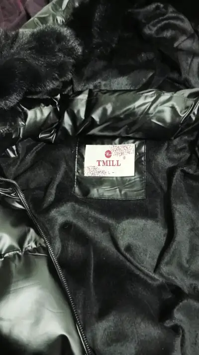 Parka negra acolchada - miniatura 2