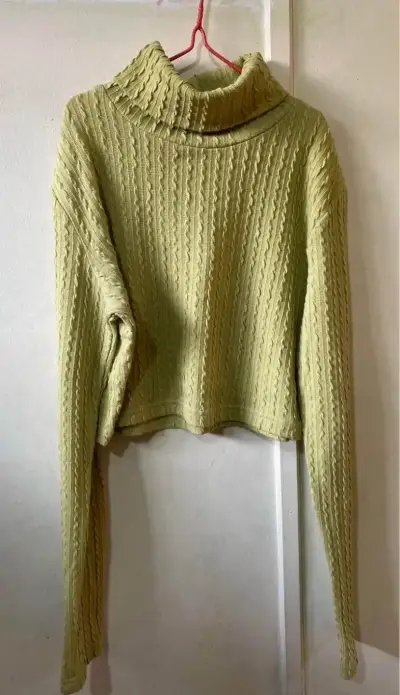 Suéter verde con cuello alto - miniatura 1