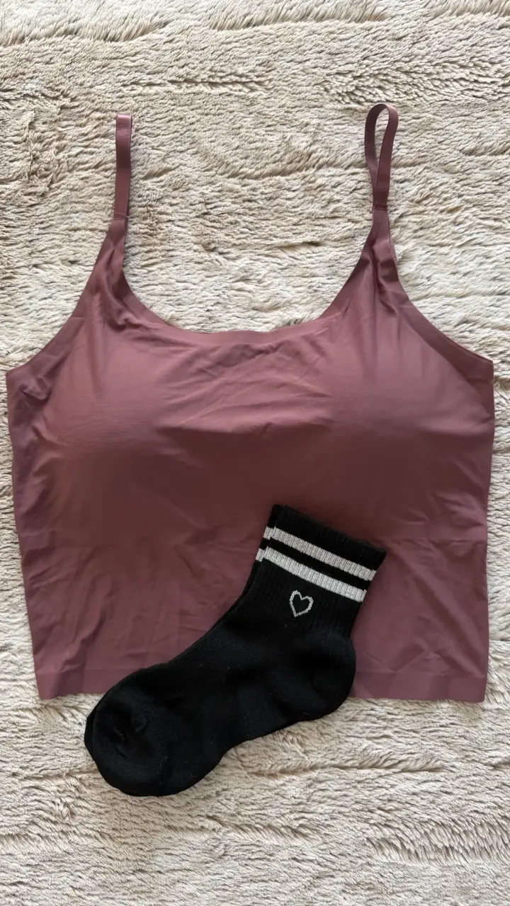 Top Deportivo Burdeo + Calcetines - 1