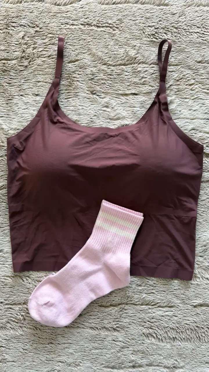 Top Deportivo Burdeo + Calcetines - 2