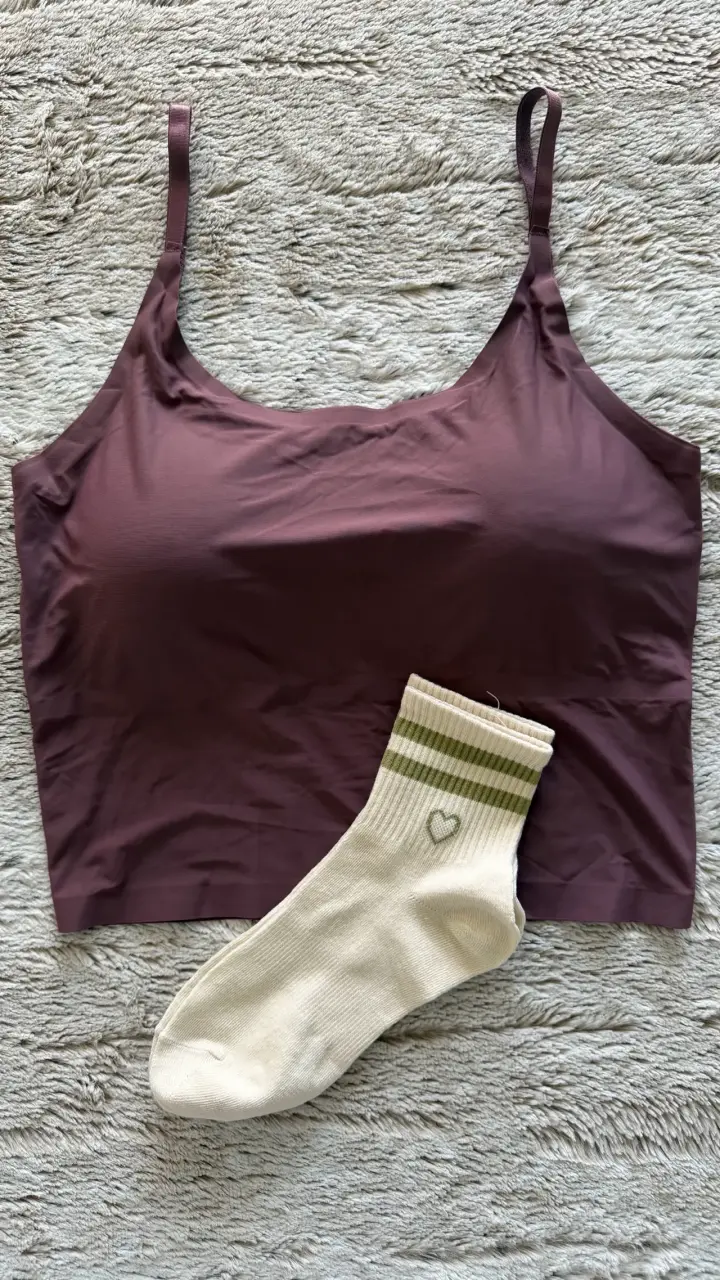 Top Deportivo Burdeo + Calcetines - 3