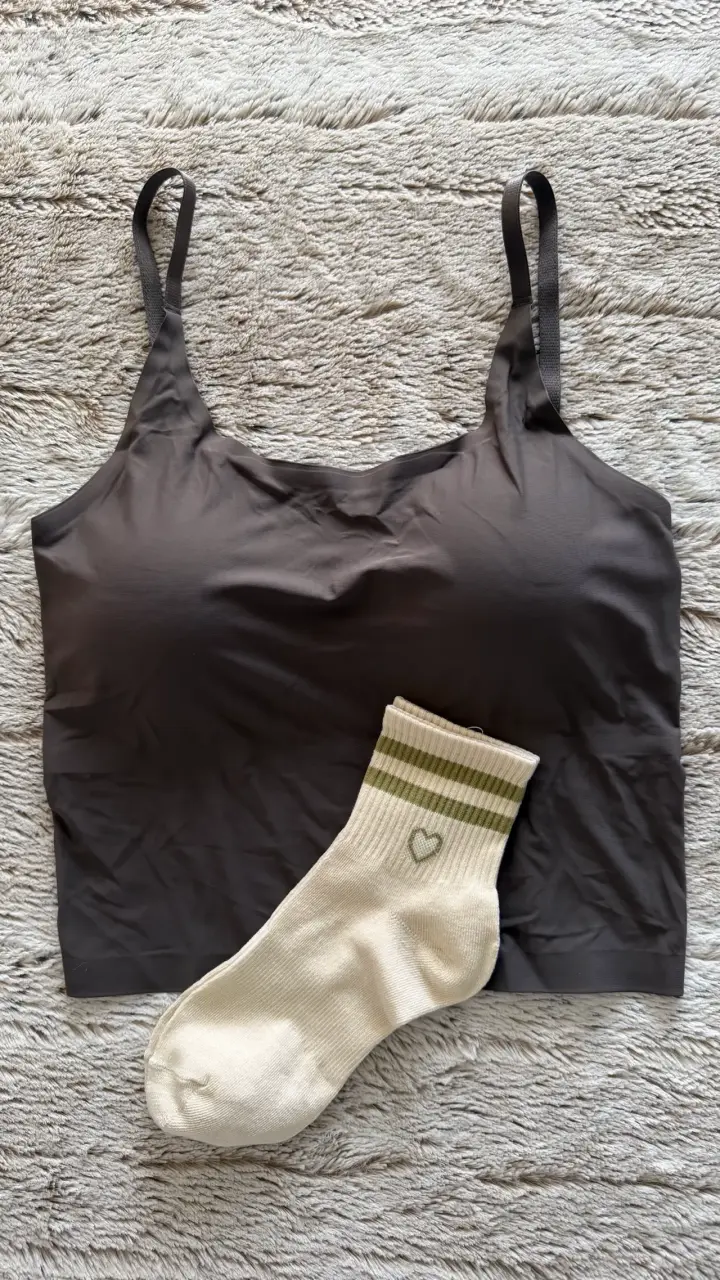 Top Deportivo Gris + Calcetines | Combo Deportivo - 1