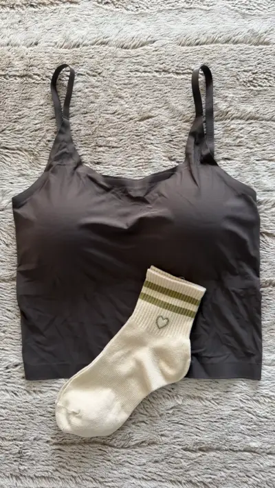 Top Deportivo Gris + Calcetines | Combo Deportivo - miniatura 1