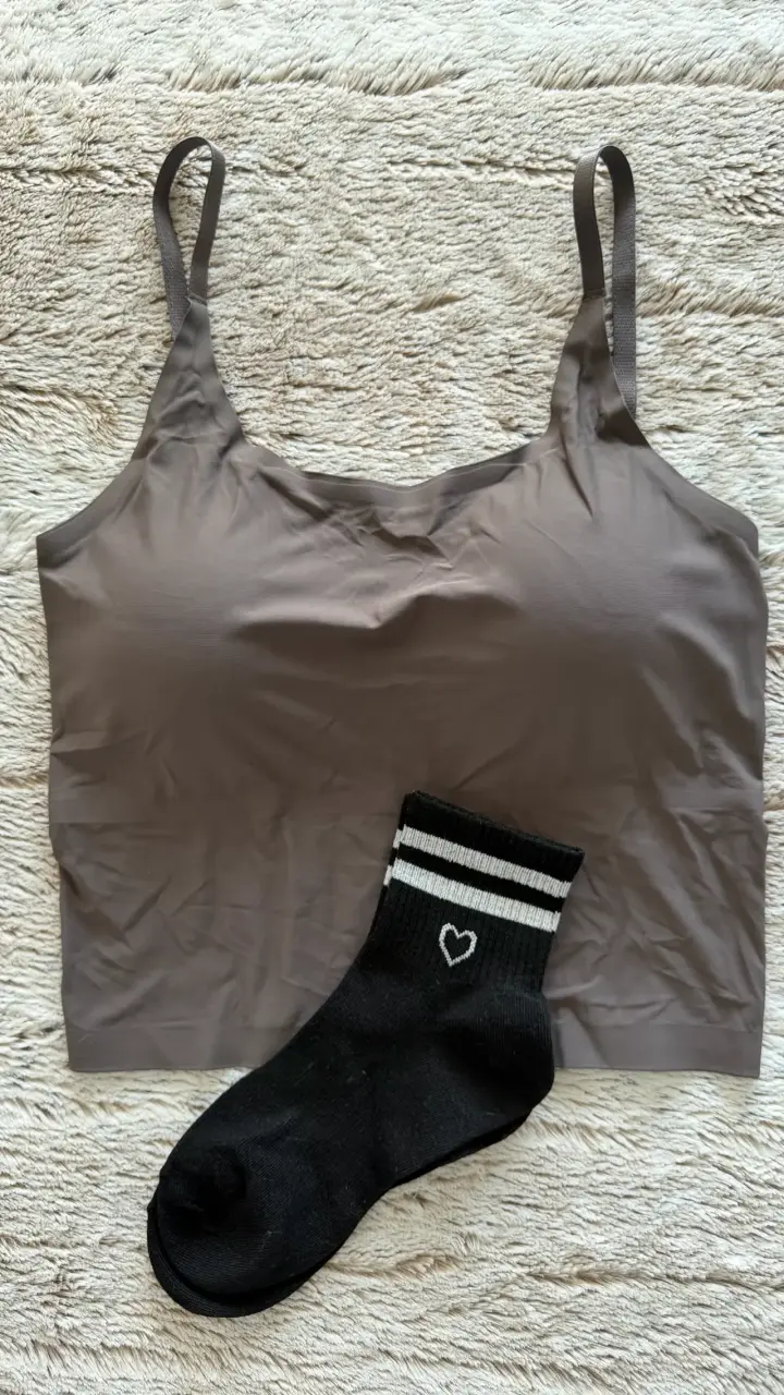 Top Deportivo Gris + Calcetines | Combo Deportivo - 3