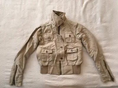Chaqueta beige con bolsillos - miniatura 1
