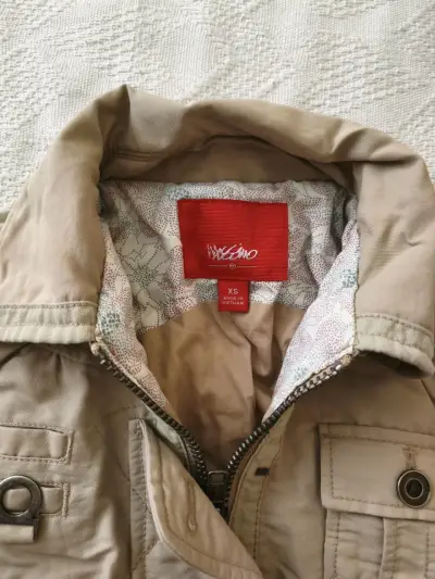 Chaqueta beige con bolsillos - miniatura 3