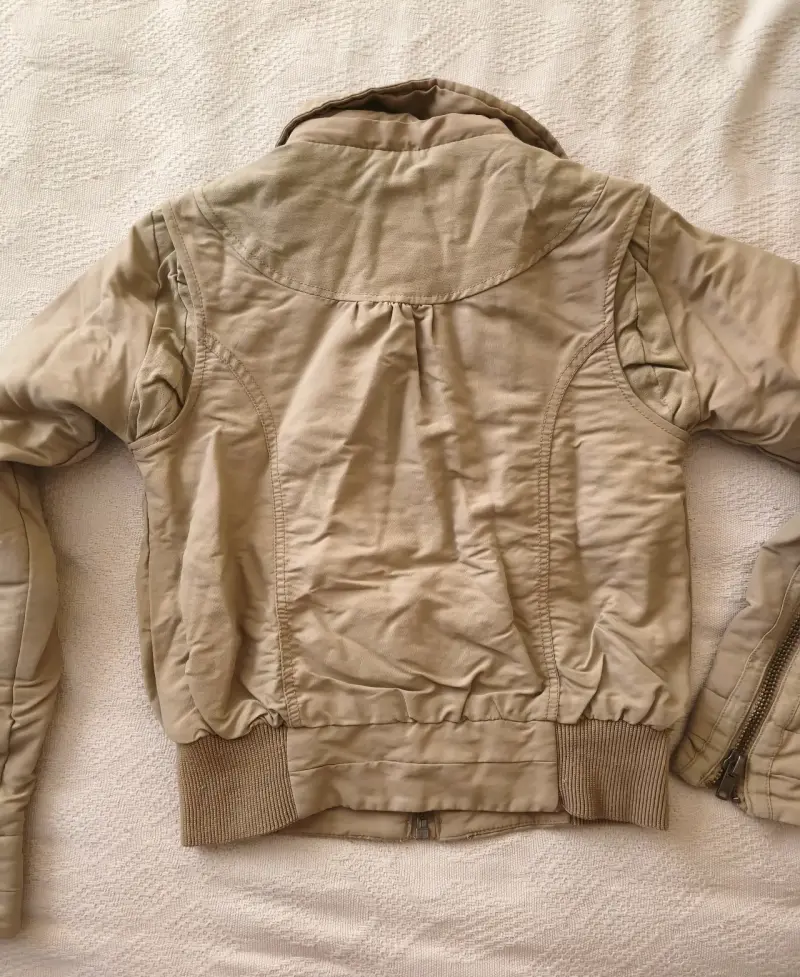 Chaqueta beige con bolsillos - 4
