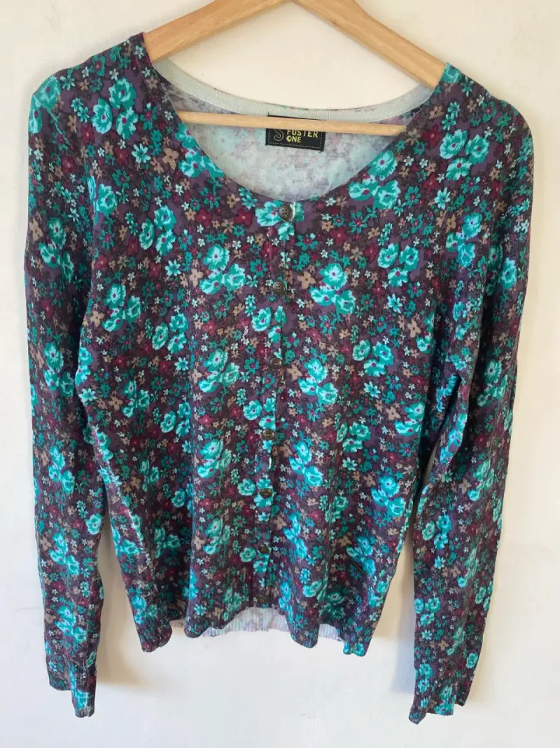 Cardigan floral morado y verde - 1