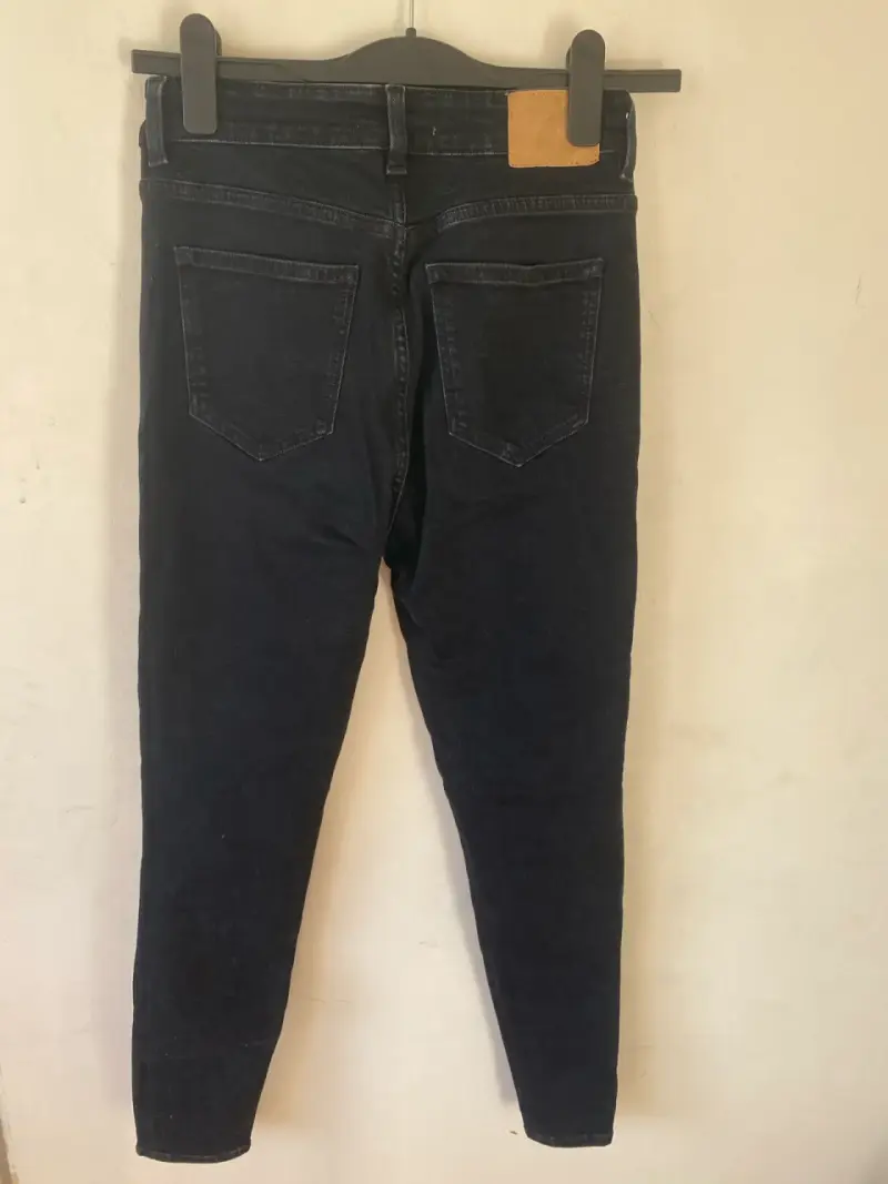 Jeans oscuros de tiro alto - 2