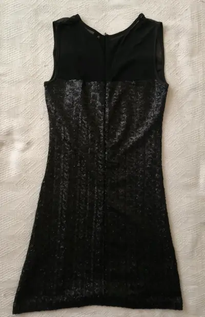 Vestido negro de lentejuelas - miniatura 3