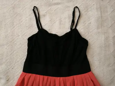 Vestido bicolor negro y coral - miniatura 2