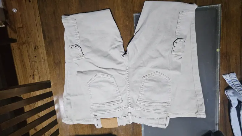 Pantalon beige con tachas talla 12 - 2