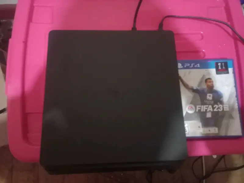 Consola PS4 con juego FIFA 23 - 1