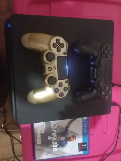 Consola PS4 con juego FIFA 23 - miniatura 2