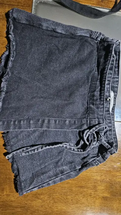 Shorts de mezclilla negro - miniatura 1