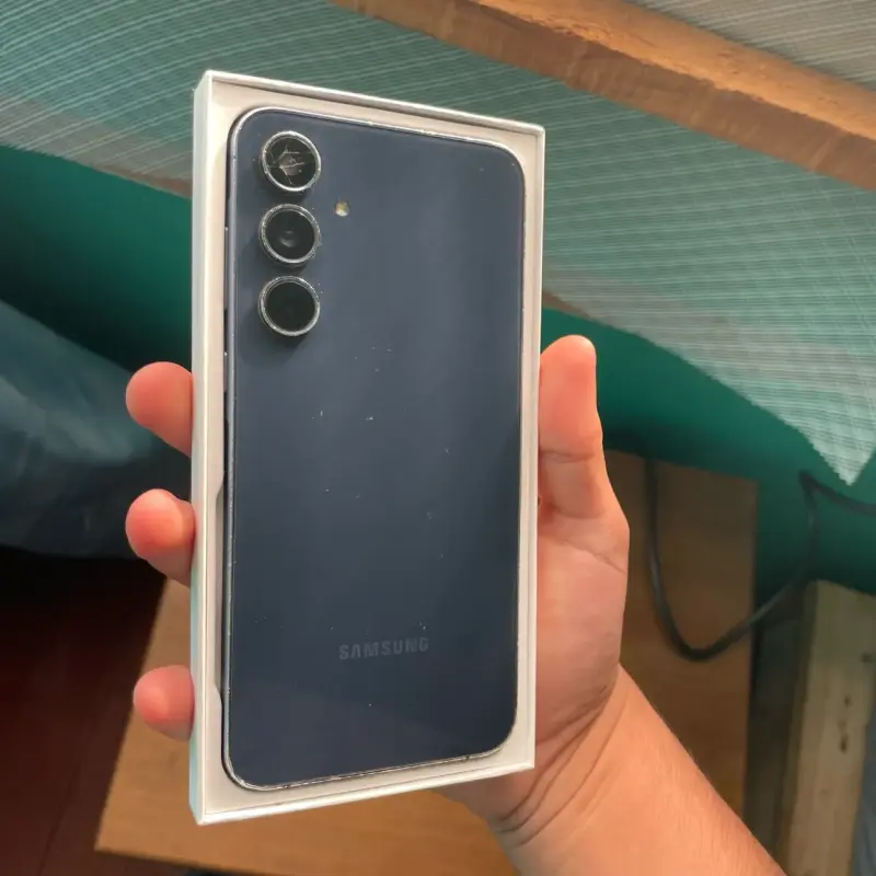 Samsung A55 5G 256GB - (Detalles esteticos) - 2