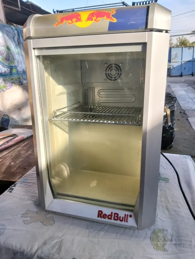 Refrigerador Red Bull pequeño - 1