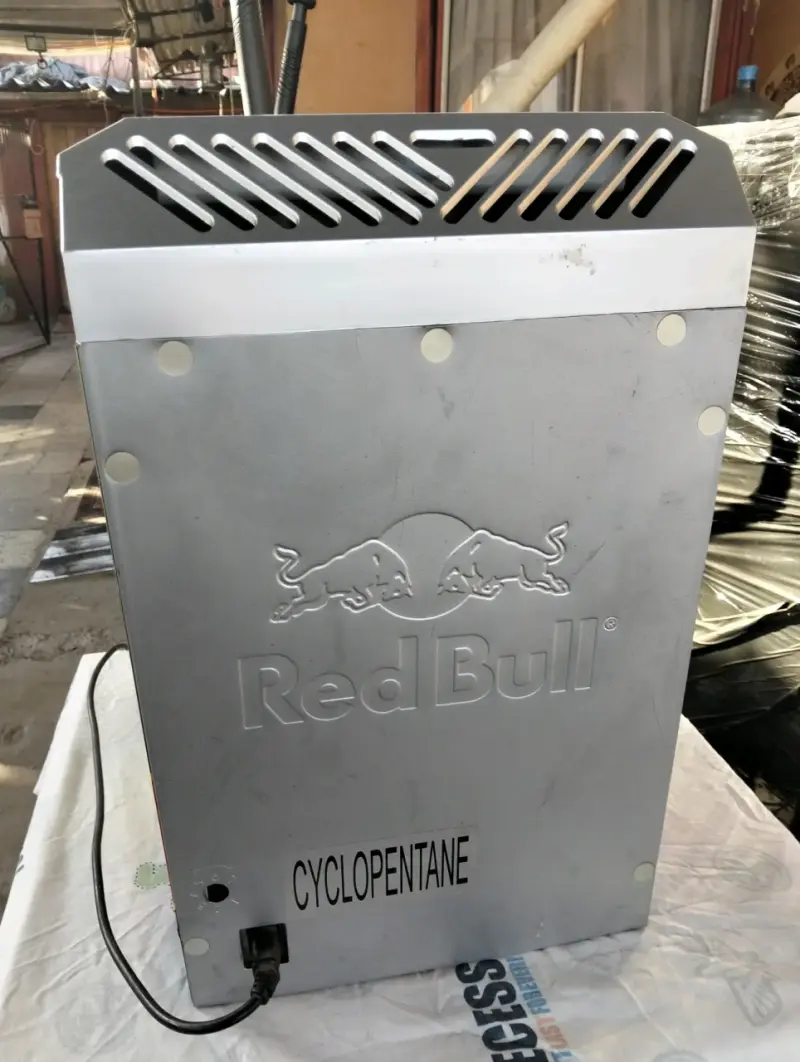 Refrigerador Red Bull pequeño - 3