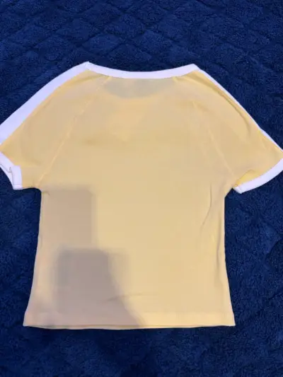 Polera HyM amarilla con mangas blancas - miniatura 1