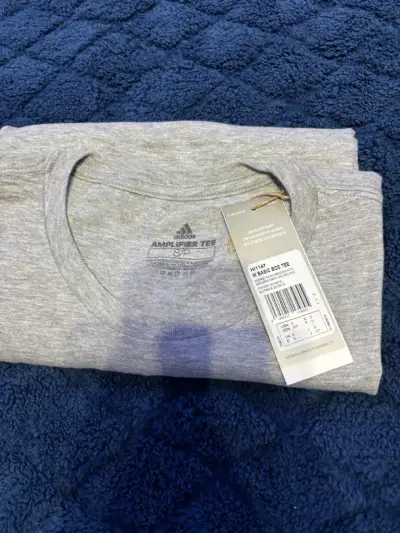 Polera gris Adidas logo rosado - miniatura 3