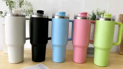 Botellas térmicas de colores - miniatura 1