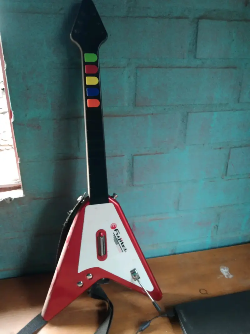 Guitarra para Playstation 2 para revisar - 1