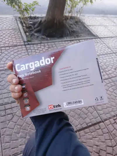 Cargador para notebook Utek - miniatura 3