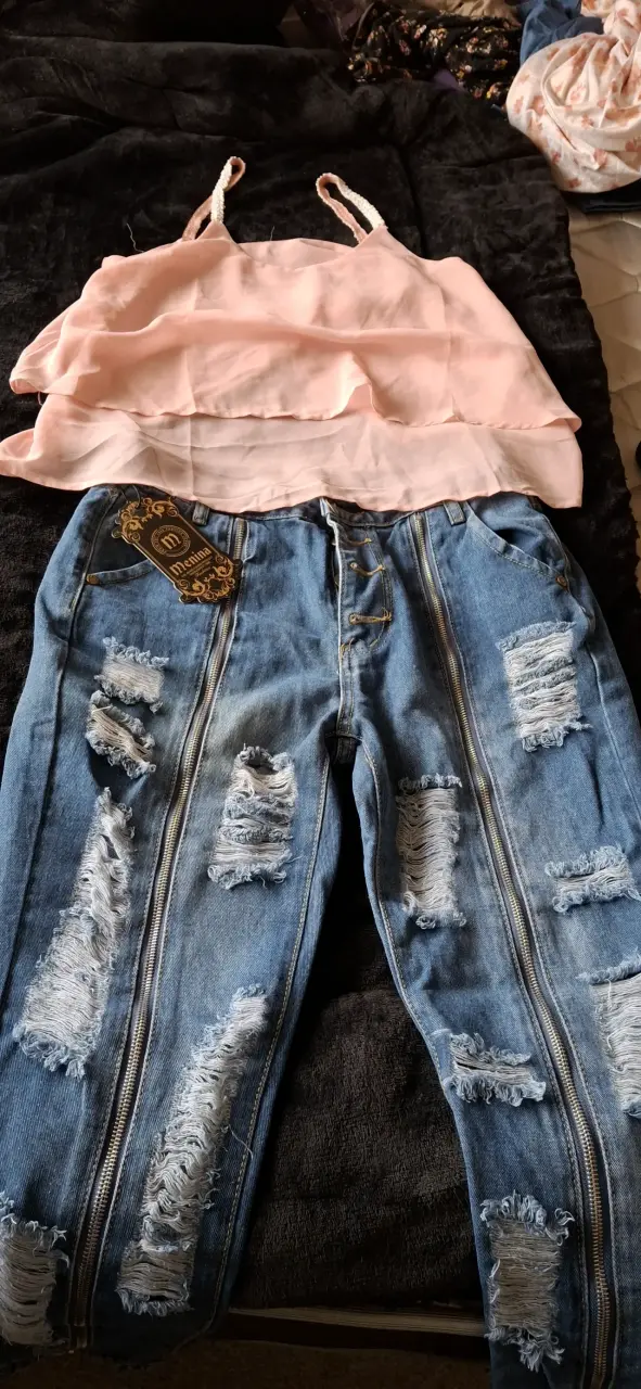 Blusa burdeos con ojales - 2