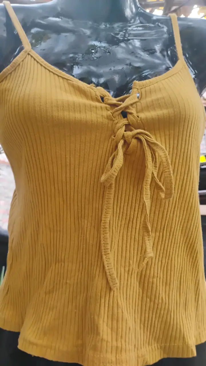 Polera amarilla con lazo delantero - 1