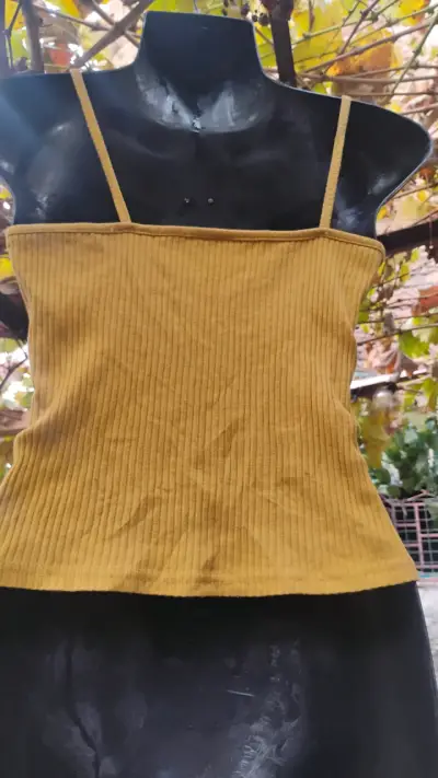 Polera amarilla con lazo delantero - miniatura 2