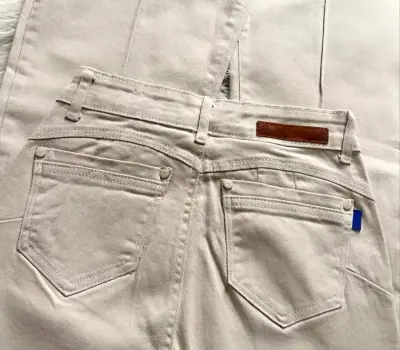 Pantalones acampanados beige - miniatura 2