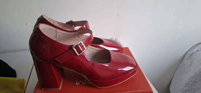 Zapatos rojos charol con taco - 2