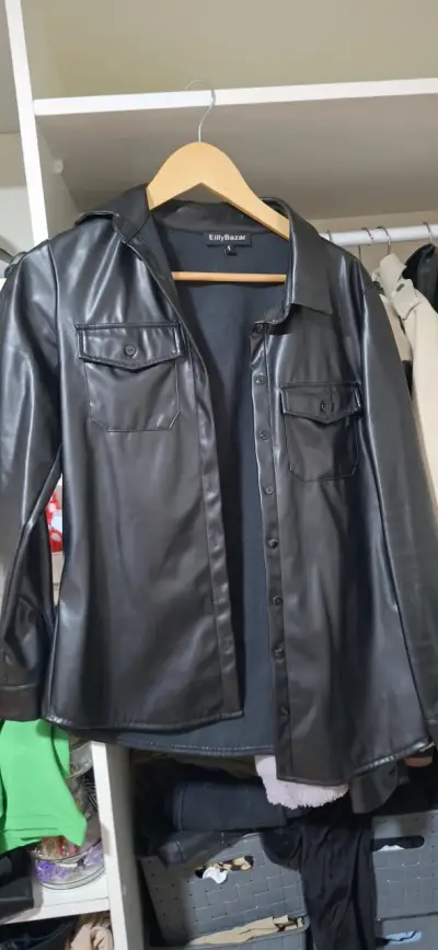 Chaqueta negra de cuero sintético - miniatura 1