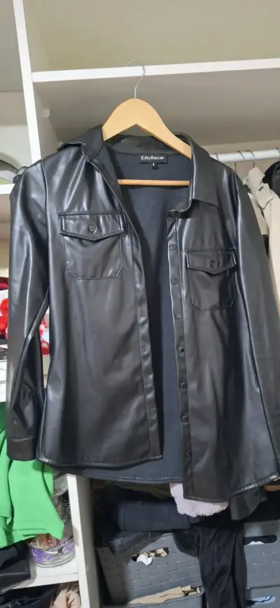 Chaqueta negra de cuero sintético - miniatura 2