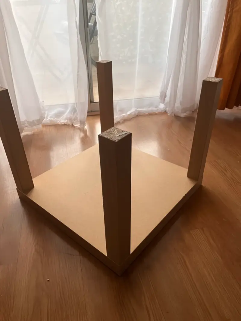 Mesa IKEA de centro minimalista - 3