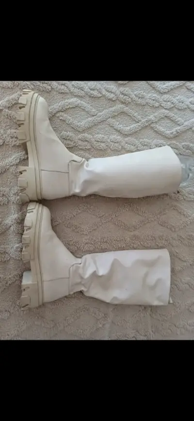Botas largas blancas con plataforma - miniatura 1