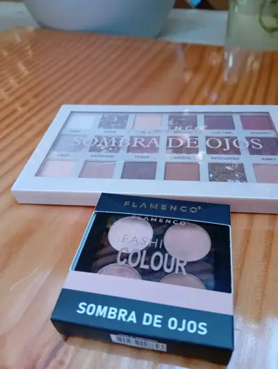 Labiales mate románticos y maquillaje - miniatura 4