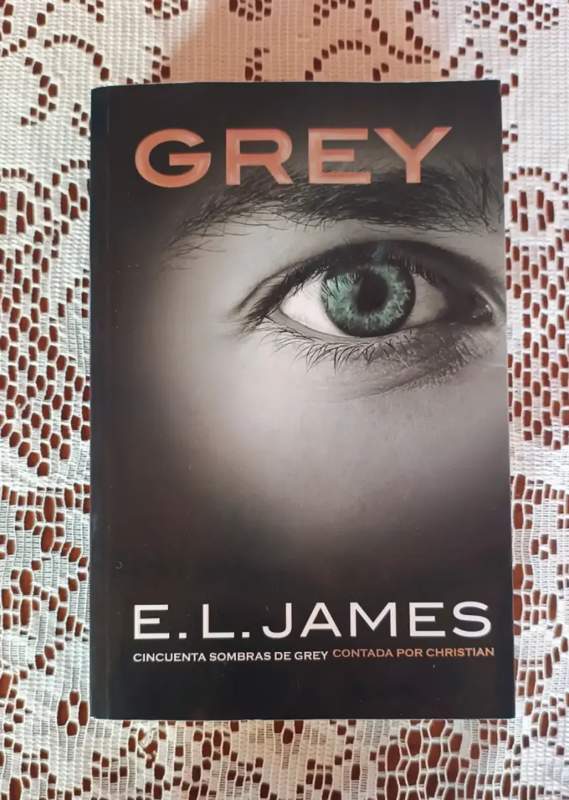 Trilogía Cincuenta Sombras de Grey + Libro Grey - 4