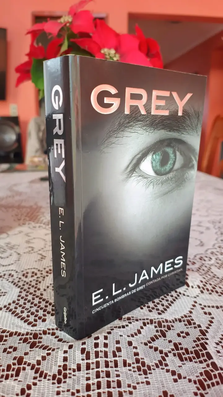 Trilogía Cincuenta Sombras de Grey + Libro Grey - 5