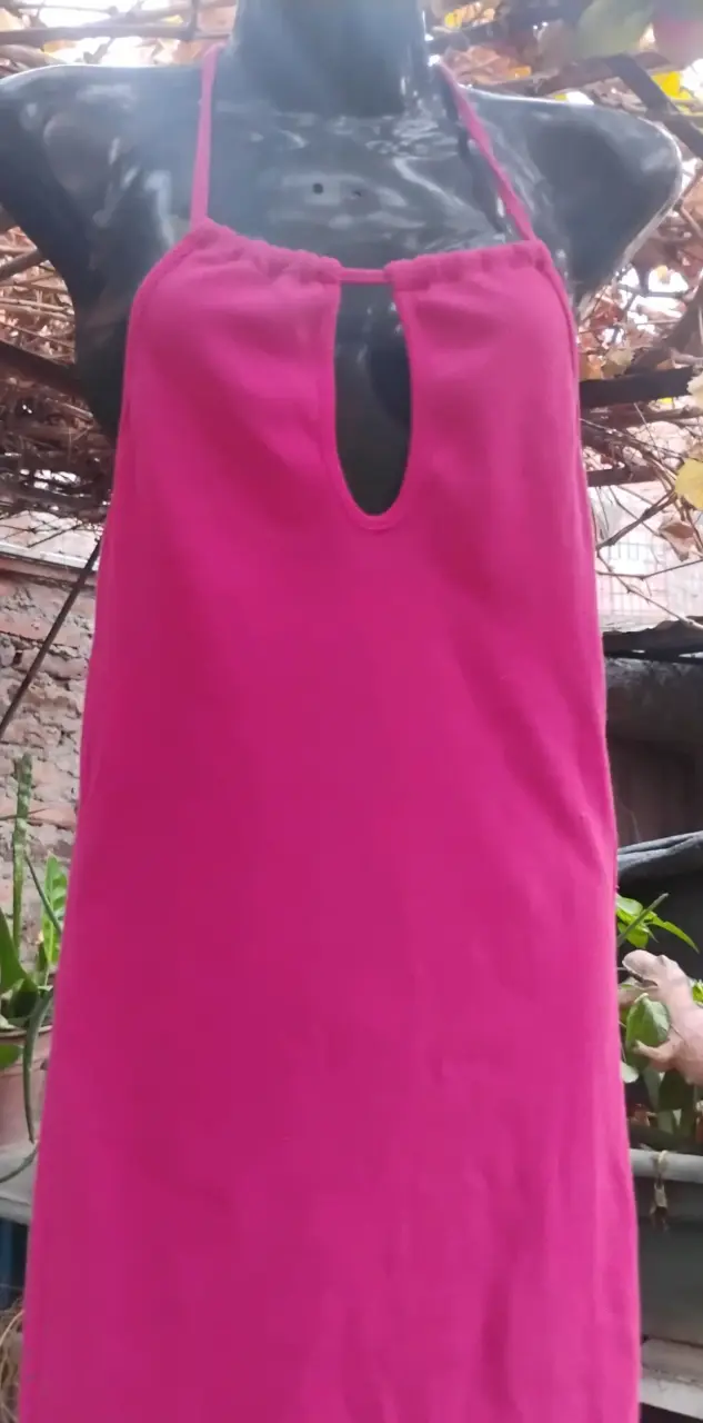 Vestido fucsia sin mangas - 1
