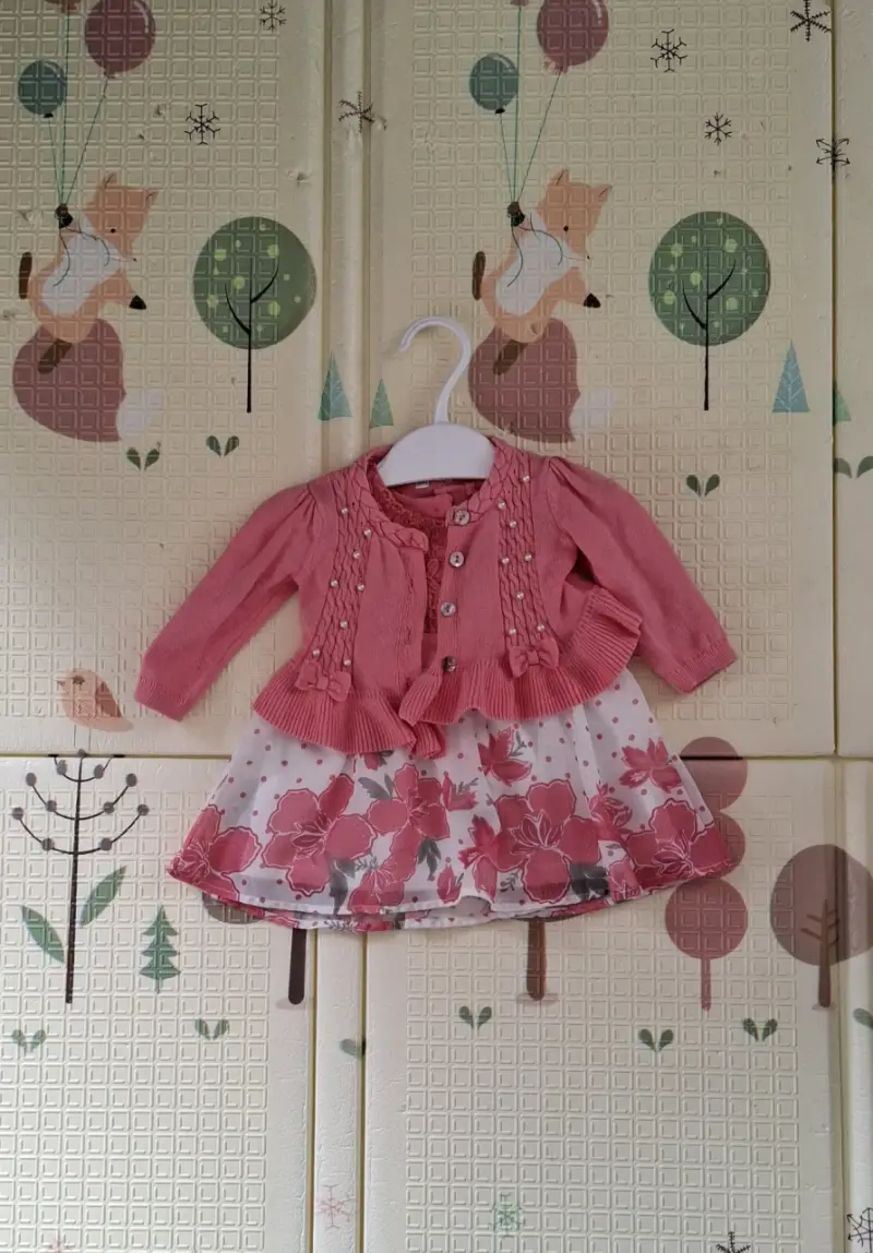 Vestido de niña con chaqueta rosa - 1