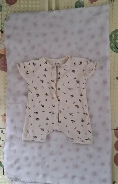 Enterito bebé floral beige - miniatura 1