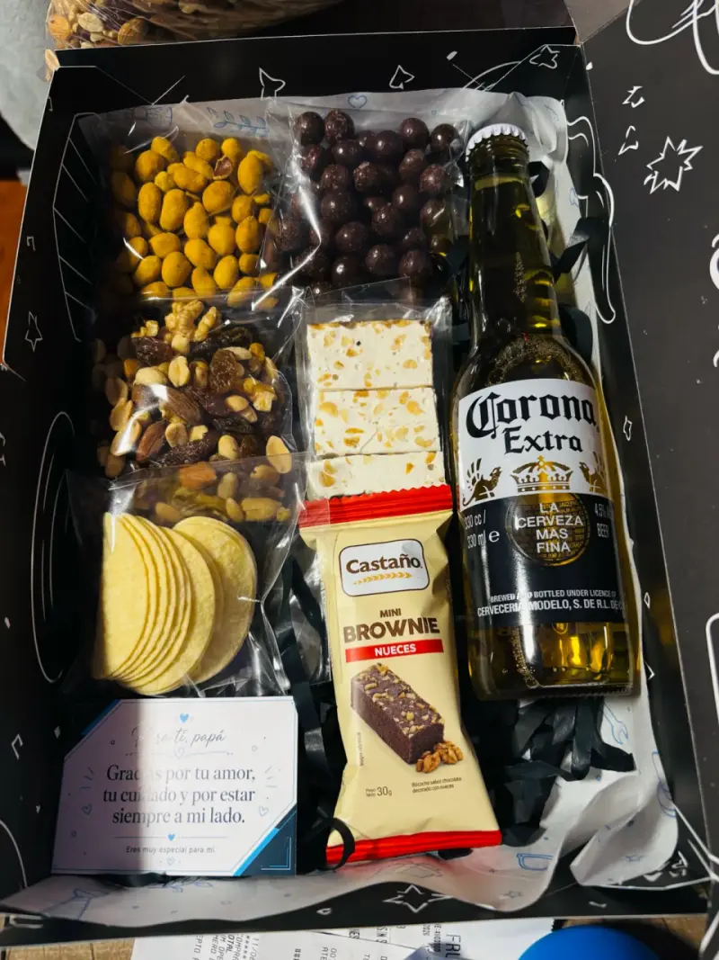 Caja regalo con snacks y cerveza - 1