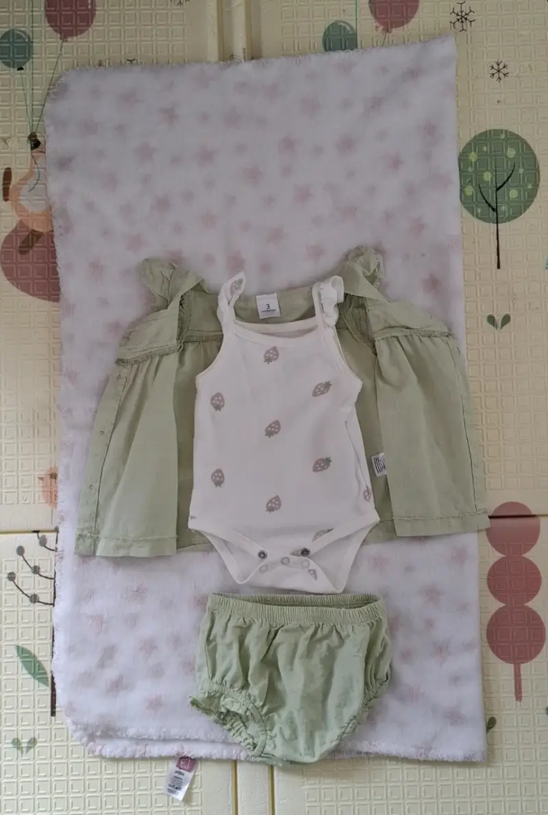 Conjunto bebé verde claro - 2