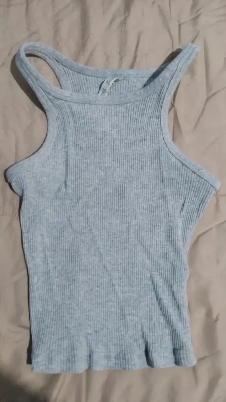 Polera de tirantes gris