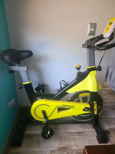 Bicicleta de spinning amarilla - miniatura 2