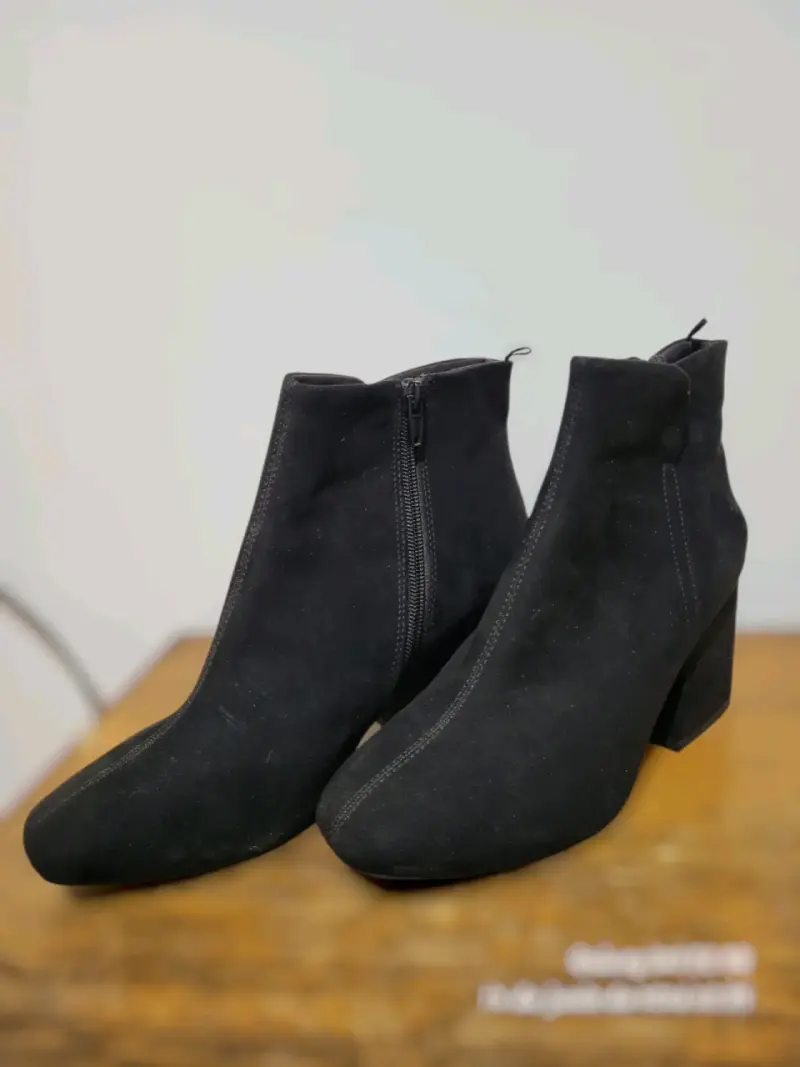 Botines negros de gamuza